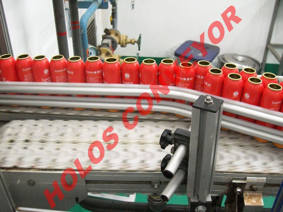 　　從國(guó)內(nèi)的實(shí)際應(yīng)用情況來(lái)看，皮帶輸送機(jī)的絞車?yán)o和液壓拉緊可以實(shí)現(xiàn)自動(dòng)控制并且拉緊力可以調(diào)節(jié)，重錘拉緊裝置有著較高的安全可靠性。隨著工業(yè)和技術(shù)的發(fā)展，并且有著長(zhǎng)距離、大運(yùn)量、高帶速特征的大型皮帶輸送機(jī)已經(jīng)成為發(fā)展主流，由此對(duì)拉緊裝置提出了更高的要求，傳統(tǒng)的拉緊裝置逐漸顯示出其缺點(diǎn)，技術(shù)人員已將對(duì)拉緊裝置的研究方向逐步轉(zhuǎn)入到自動(dòng)拉緊領(lǐng)域。如中礦業(yè)大學(xué)開發(fā)的YZL系列皮帶輸送機(jī)液壓絞車式自動(dòng)拉緊裝置，它能根據(jù)帶式輸送機(jī)起動(dòng)加速階段和平穩(wěn)運(yùn)行階段對(duì)輸送帶拉力的不同要求，提供相應(yīng)的輸送帶拉力，并且在輸送帶拉力發(fā)生變化時(shí)準(zhǔn)確監(jiān)測(cè)并且及時(shí)的自動(dòng)調(diào)整。